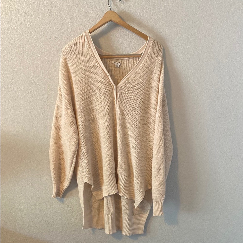 American Eagle Outfitters Cream V-Neck Sweater Plush Knit